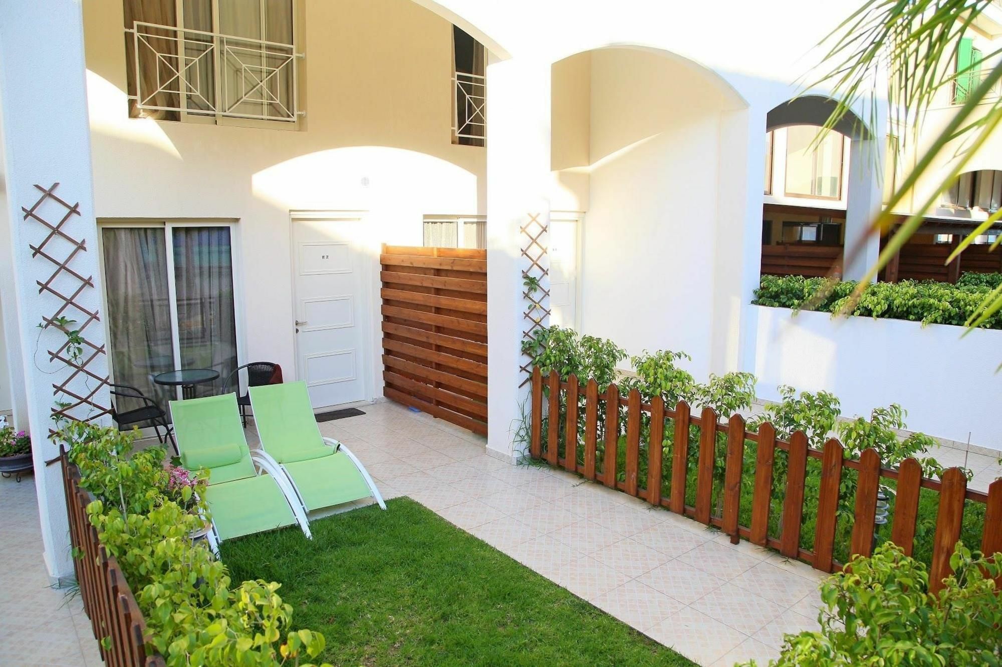 Sunrise Arches Apartments 레메소스 외부 사진