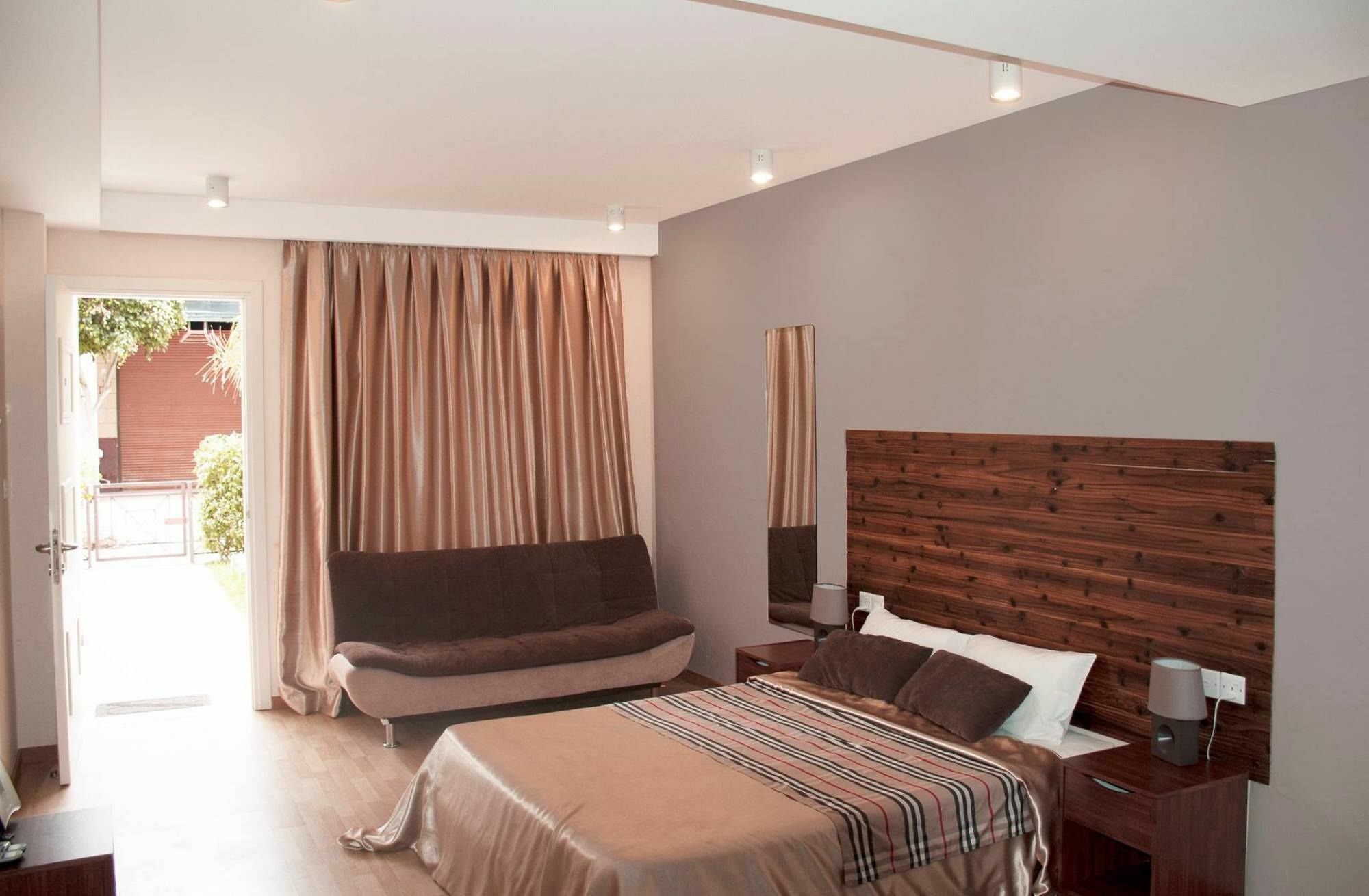 Sunrise Arches Apartments 레메소스 외부 사진