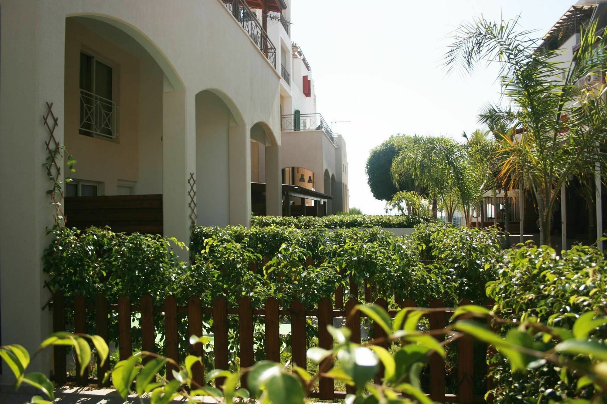 Sunrise Arches Apartments 레메소스 외부 사진